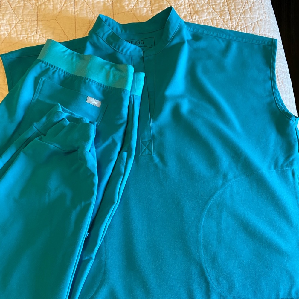 Figs Teal scrubs L Rafaela, PXL jogger.